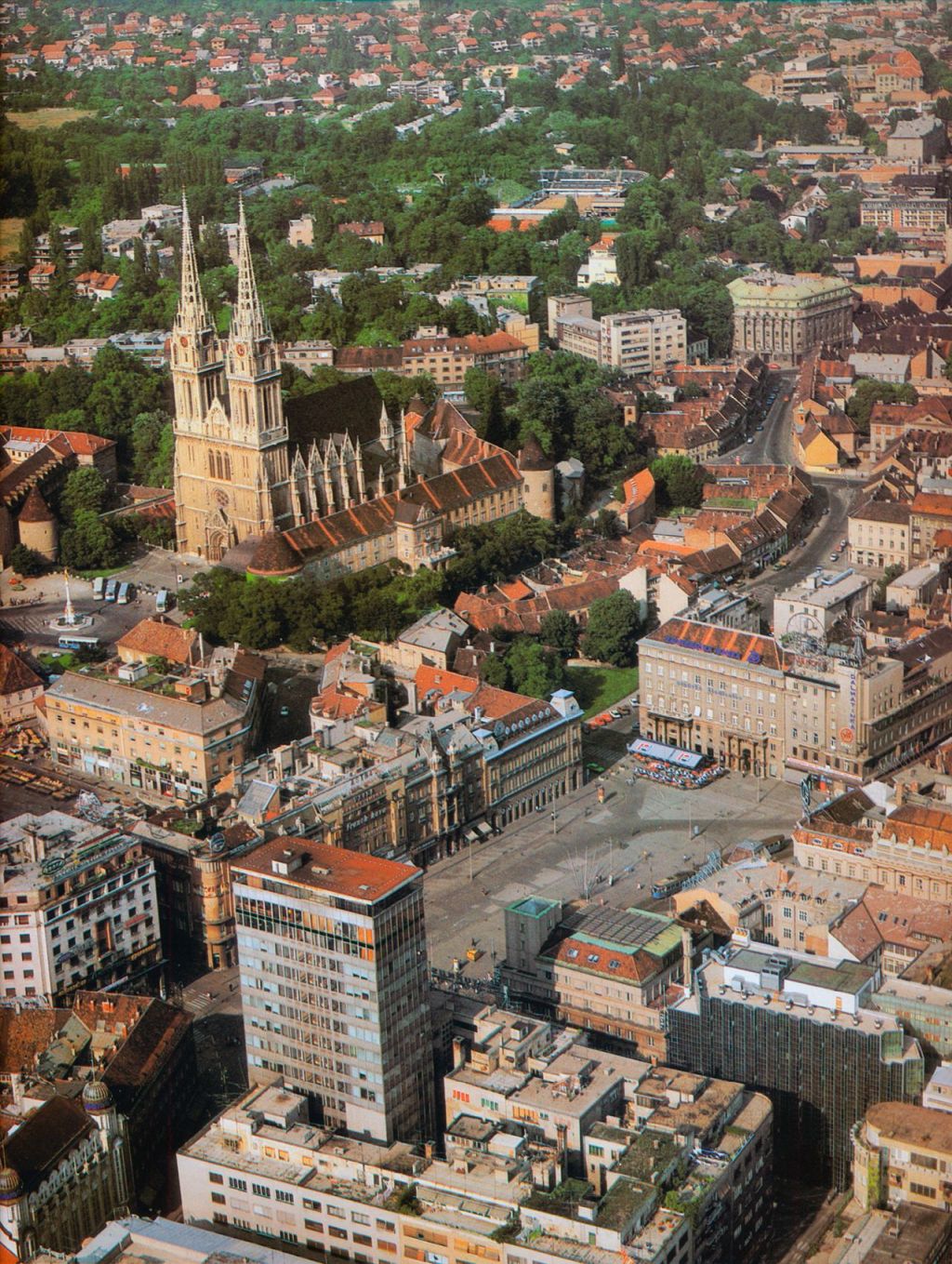Panorama Zagreba oko Trga Republike (današnji Trg bana Jelačića), oko 1983. godine
